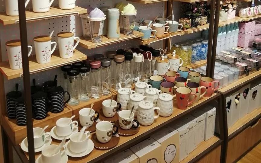 老百姓门口的放心商店——腾飞日用百货商店